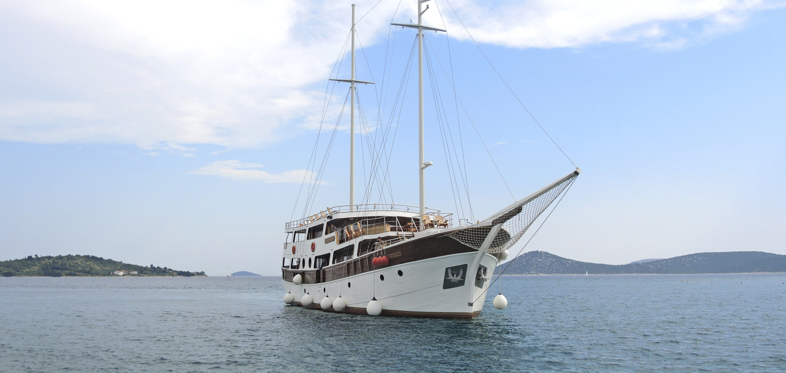 Luxury M/Y Cesarica Charter Cruise