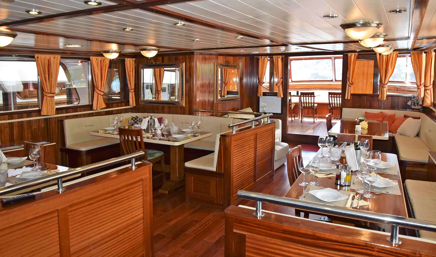 Luxury M/Y Cesarica Charter Cruise