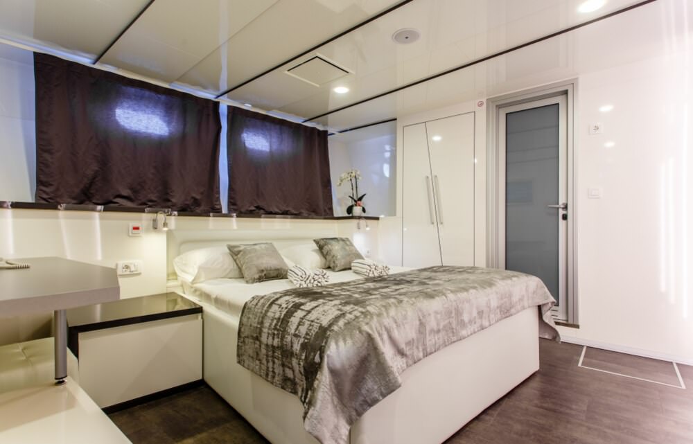Motor Yacht Ban - Mini Cruiser - Adriatic Tours Charter Cruiser