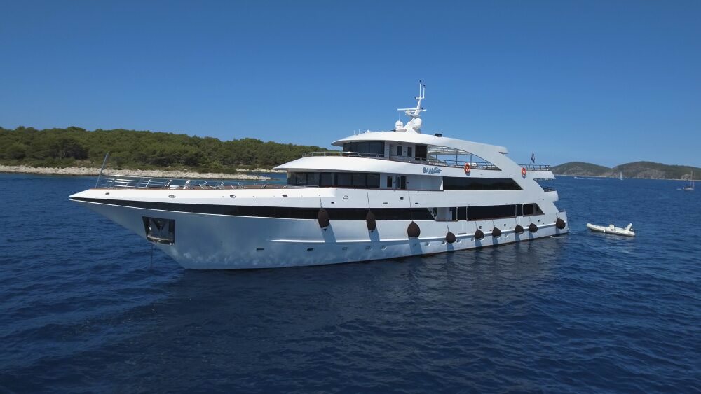 Motor Yacht Ban - Mini Cruiser - Adriatic Tours Charter Cruiser